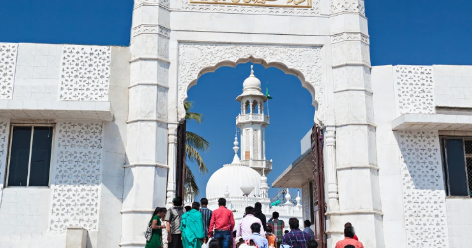 Haji Ali Dargah: A Spiritual Journey in the Arabian Sea